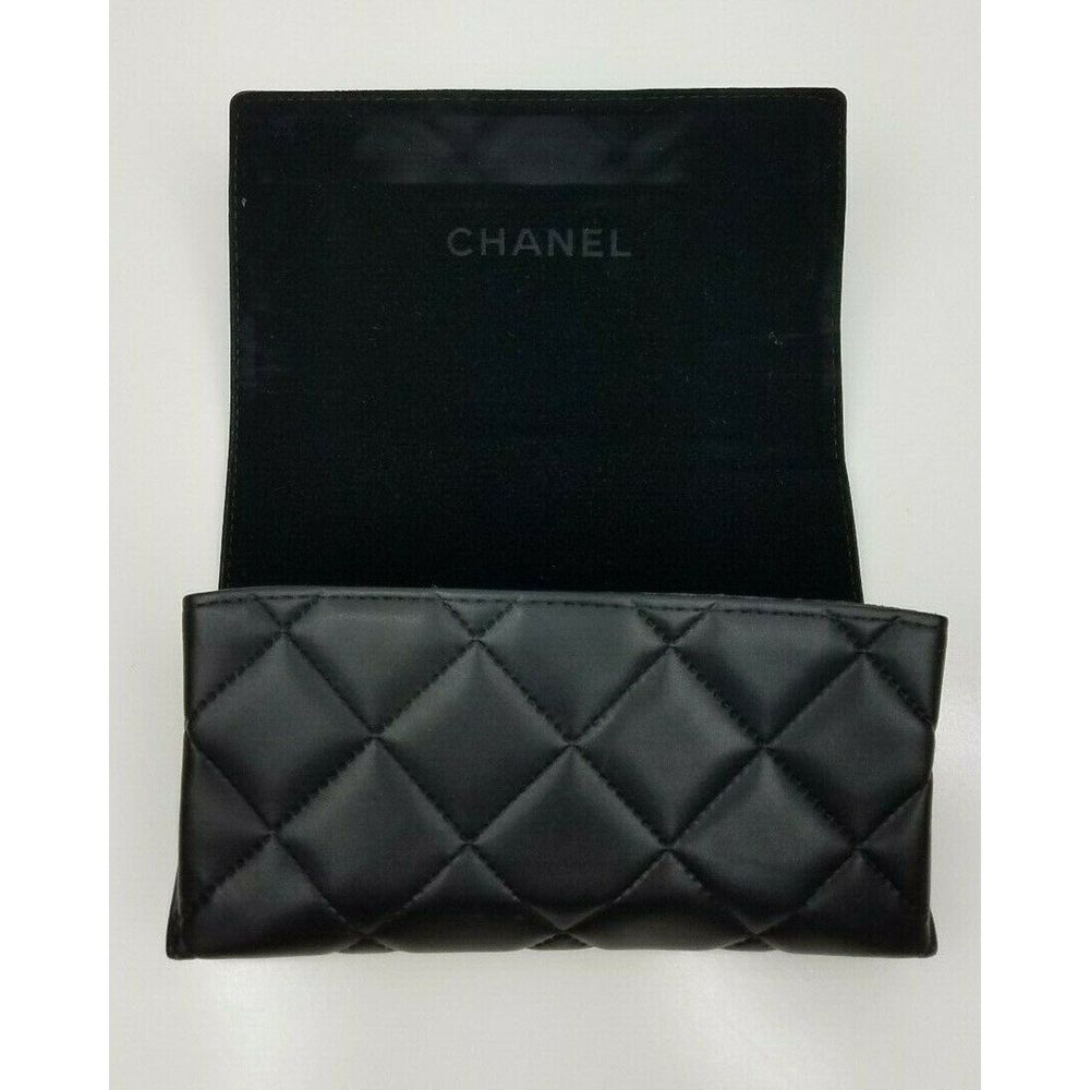Chanel sunglasses quilted case & cleaning cloth - Picture 9 of 11
